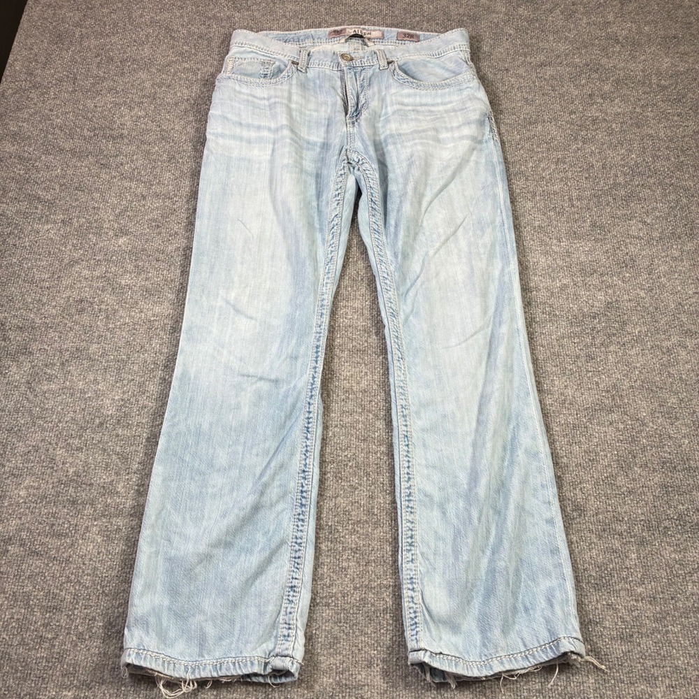 BKE Aiden Bootcut Jeans Mens 32R Light Wash Distressed Contrast Stitch Denim